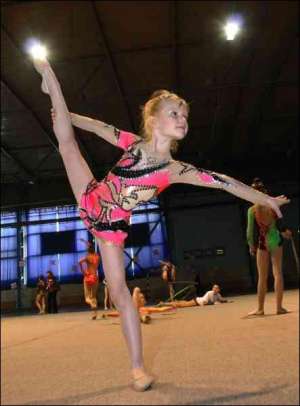 Марта Черненко полжизни занимается художественной гимнастикой во Львовской спортивной школе ”Динамо”. Недавно она победила на международном конкурсе ”Сакура–Закарпатье-2007” в самой младшей категории