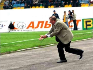 Головний тренер ”Карпат” Юрій Дячук-Ставицький реагує на події матчу