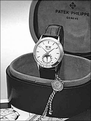 Перед початком торгів ”Сотбіс” годинник ”Патек Філіпп” виставили для загального огляду