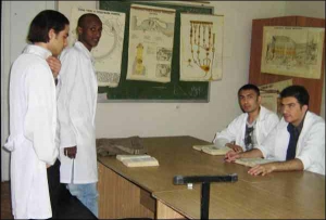 В аудитории Винницкого медицинского университета студенты-первокурсники. Слева направо: Ибрагим из Палестины, Ахмед из Сомали, Ахмед и Самуэль из Иордании
