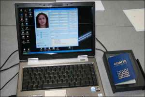 Система, настроенная специалистами ОАО ”КП ВТИ”, работает безошибочно — за секунду на мониторе компьютера отображается биометрическая информация из электронного чипа