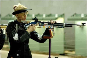 Спортивная винтовка Леси Леськив весит почти шесть с половиной килограммов