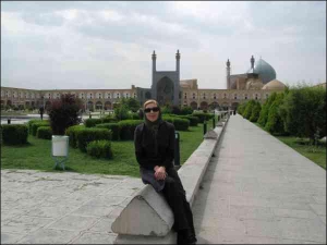 Київська журналістка Галина Бабій тиждень в Ірані мусила носити закритий одяг. Каже, з погодою їй пощастило — за весь час температура повітря не піднімалася вище +20 градусів. Хоч зазвичай там спекотно — удень до +32