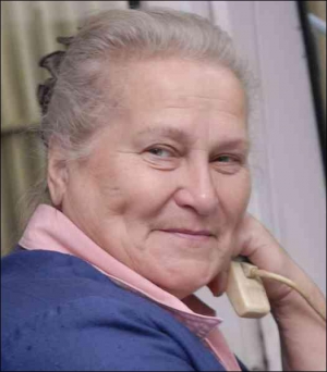 67-летняя Надежда Мирошниченко водит фуникулер с 1973 года. Говорит, что хочет на пенсию, но дождется реконструкции