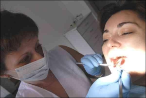 Стоматолог Юлия Журба из частной клиники ”Адент” осмотр зубов делает бесплатно