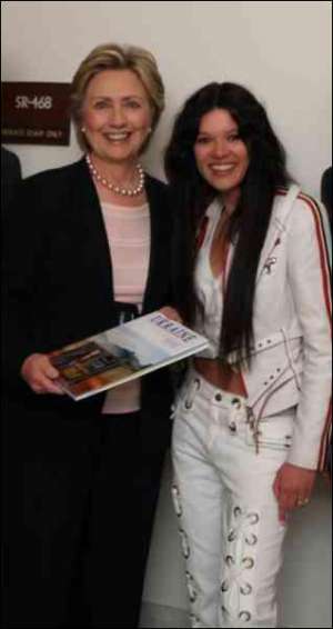 В Америке Руслана Лыжичко сфотографировалась с женой экс-президента США сенатором Хилари Клинтон