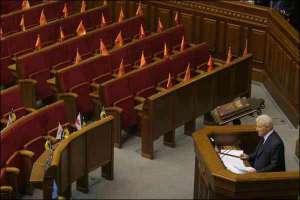 Учора голова Верховної Ради Олександр Мороз виступив на закритті третьої сесії Верховної Ради цього скликання. У залі його слухали менше третини народних депутатів