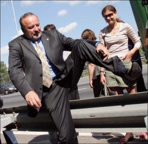 Александр Баранивский после оранжевой революции работал министром сельского хозяйства в правительстве Юлии Тимошенко. 17 августа 2005 года он осуществил поездку в Ровенскую область