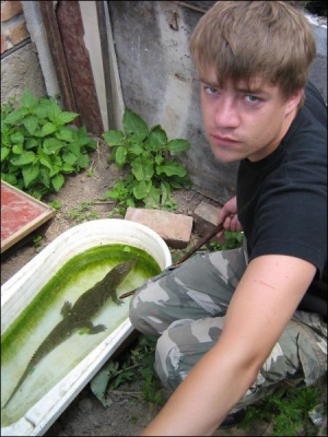 23-летний Алексей Керман пришел к Анастасии Петренко посмотреть на крокодильчика