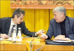 Борис Беспалий і Юрій Єхануров під час засідання Ради ”Народного Союзу ”Наша Україна” 26 жовтня 2006 року