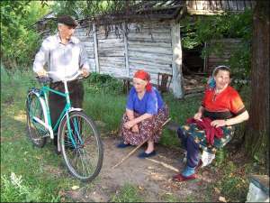 Николай Приходько и его родные сестры Анастасия Зимуха и Мария Васковец после аварии на ЧАЭС не захотели уехать из своего села