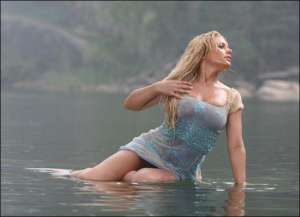 Во время съемок клипа ”Люблю его” Тина Кароль провела больше восьми часов в воде