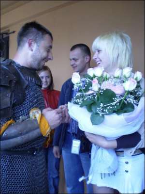 Лучанин Дмитро Мірчук освідчується в коханні Вікторії Ващук вдруге — після лицарського поєдинку