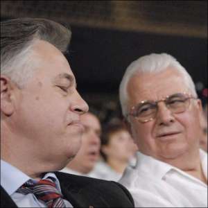 Петр Симоненко с Леонидом Кравчуком на съезде Партии регионов во Дворце ”Украина” 4 августа 2007 года