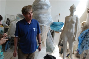 Скульптуры женщин Анатолий Валиев ваяет со своей жены Алисы