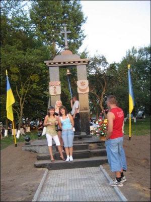 На гранитный памятник в честь 1000-летия Гранова потратили 34 тысячи гривен