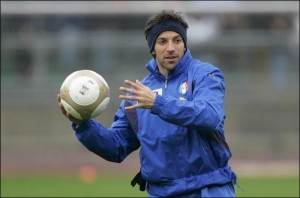 В составе сборной Италии Алессандро Дель Пьеро выиграл Кубок мира-2006. Он стал пятым обладателем приза ”Золотая нога”