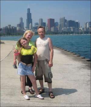Співачка з Бродів Ярина Шуст із татом Мироном і мамою Любою під час відвідин американського міста Чикаго у серпні цього року
