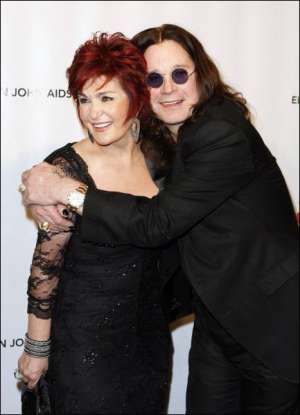 Супруги Оззи и Шерон Осборн прибыли на концерт Элтона Джона в Нью-Йорке, посвященный борьбе со СПИДом