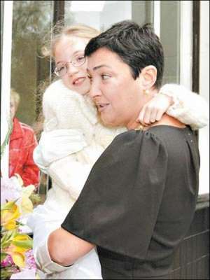 Певица Лолита Милявская с дочерью Евой. С отцом ребенка Александром Цекало Лолита разошлась