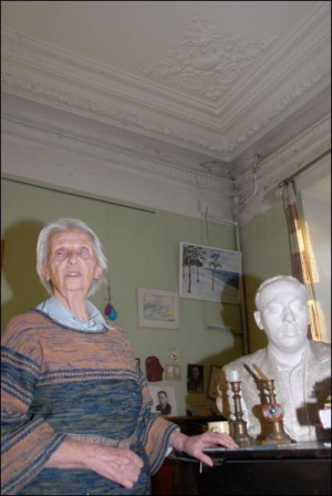Галина Павлівкер у помешканні на Саксаганського, 112а. Киянка прожила у цій квартирі більш як півстоліття