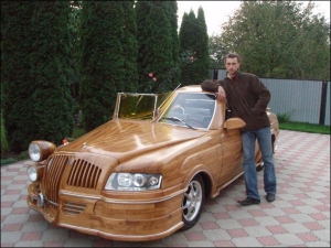 Якщо хтось запропонує ціну, яка компенсує затрачені сили та нерви, Василь Лазаренко продасть дерев’яний автомобіль. Для нових ідей потрібні гроші