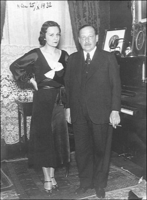 Імре та Віра Кальмани у вітальні свого палацу на Ґазенауерштрассе у Відні. 25 жовтня 1932 року