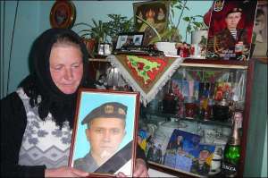 Ольга Лоїв, мати загиблого солдата строкової служби, вимагає матеріальної компенсації від держави