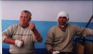 Анатолий Андреев и Андрей Майданиченко (с перебинтованной головой) лечат ожоги второй степени в травматологии Смелянской горбольницы. Оба называют 26 октября 2007 года вторым днем рождения