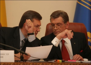 На вчорашньому засіданні Кабміну президент Віктор Ющенко сидів на центральному місці, прем’єр Віктор Янукович — праворуч