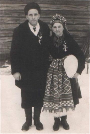 Жених и невеста из села Стовпяги Переяслав-Хмельницького района Киевской области, 1950-е годы