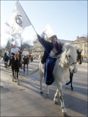 Працівники ”Львівського іподрому” на кінному марші протесту у Львові 6 листопада