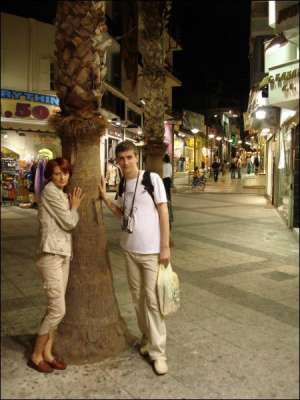 Киевляне Яна и Владимир Котляры во время медового месяца в городе Ираклион, на острове Крит в Греции