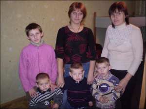 Ирина Громяк с детьми в тернопольском центре социально психологической помощи ”Семья”