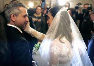 37-летний палестинский медик Ашраф Алхажу и 30-летняя Ольга Мегова из Болгарии сыграли свадьбу через пять месяцев после его выхода из тюрьмы