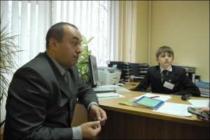 14-летний школьник Роман Дубовый в прошлую пятницу провел полдня за рабочим столом заместителя начальника районного управления образования
