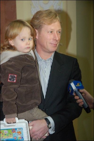 Наставник молодіжної збірної України Олексій Михайличенко з трирічним сином Матвієм