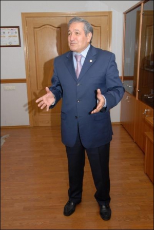 В армии посол Азербайджана в Украине Талят Мусеиб оглу Алиев танцевал в ансамбле внутренних войск
