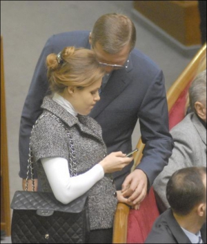 Наталия Королевская и Сергей Осыка 19 декабря 2007 года в сессионном зале Верховной Рады. Через несколько месяцев депутат во второй раз станет мамой