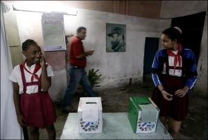 На всех избирательных участках в кубинских городах и селах возле урн дежурили пионеры