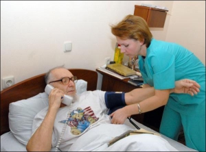 Професор Вадим Березовський лікує струс мозку в столичній лікарні Печерського району. Чоловік вимагає, щоб будівництво на Шовковичній 39/1 зупинили