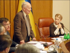 На вчорашнє засідання уряду Юлія Тимошенко прийшла з президентом Національної академії наук Борисом Патоном