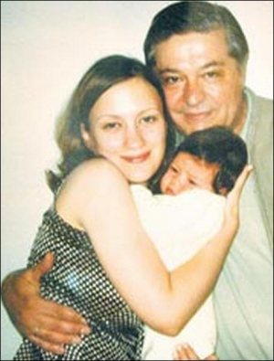 Павел Лазаренко с Оксаной Цыковой и их сыном Иваном. Фото 2005 года