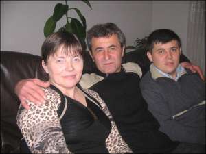 Ліна Татарашвілі (в дівоцтві — Одемчук) 28 років живе в столиці Грузії Тбілісі. Біля неї — чоловік Мераб і син Георгій