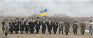 Для президента и правительственных чиновников в прошлую субботу под Крутами на Черниговщине инсценировали бой украинских частей с коммунистами