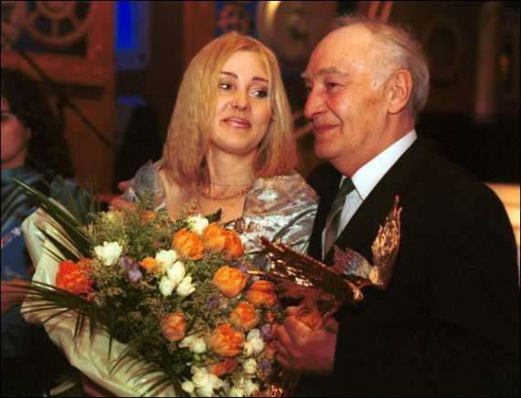 В’ячеслав Тихонов на врученні кінопремії ”Ніка” у Москві 29 квітня 2007 року. Поруч сидить його дочка від другого шлюбу Анна. Вона теж актриса, власниця московської кіностудії ”Актор”