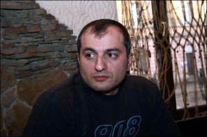 Чемпіон світу з кульової стрільби Артур Айвазян народився у Вірменії та майже 20 років прожив в Україні. Він вважає себе ”людиною світу”