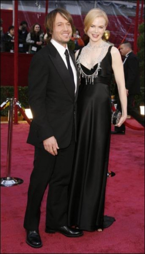Актриса Ніколь Кідман прийшла на церемонію нагородження премією ”Оскар” у Лос-Анджелесі зі своїм чоловіком — співаком Кейтом Урбаном
