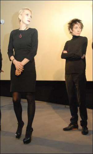 Режиссер Рената Литвинова (слева) и певица Земфира дружат несколько лет. ”Не знаю, кому бы я рассказала больше, чем Ренате”, — говорит Земфира о своих интервью в фильме Литвиновой