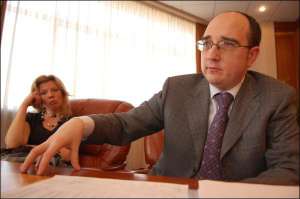 Председатель правления Сбербанка Анатолий Гулей: ”На одного работника сельской сберкассы приходится три–пять тысяч вкладчиков”